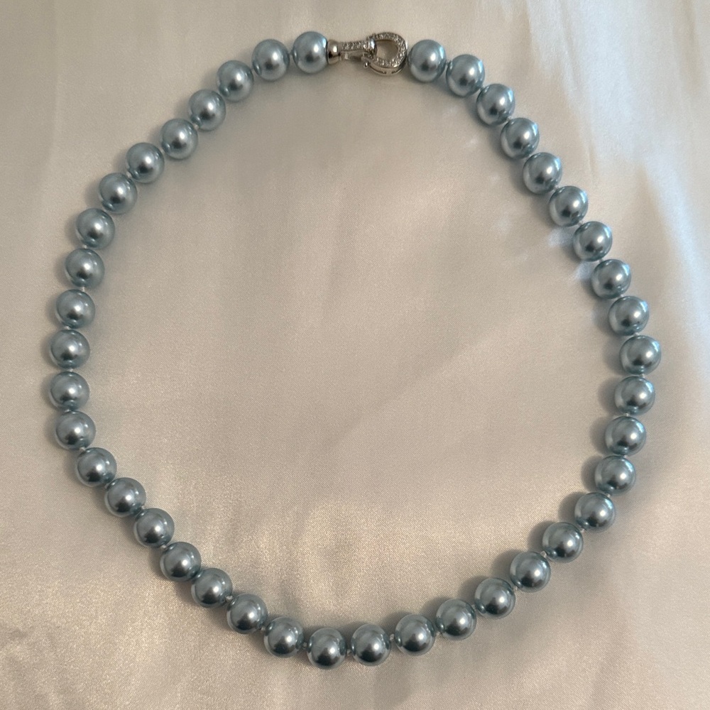 Elegant light blue Pearl Necklace